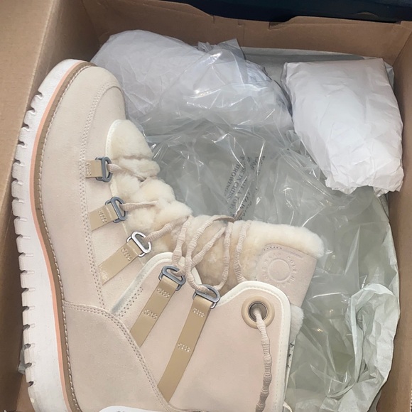 Cole Haan Beige and Cream Winter Boots worn once with box - Picture 6 of 6
